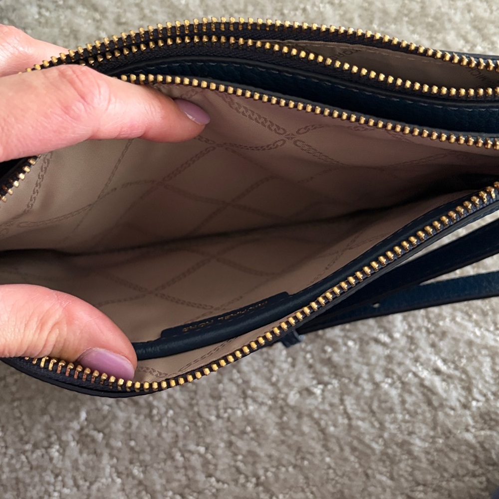 Michael Kors crossbody - Picture 9 of 11